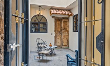 Venta de Casa en Privada en el Centro de San Miguel – Ameublada y Rooftop