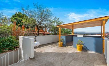 Venta de Casa en Privada en el Centro de San Miguel – Ameublada y Rooftop