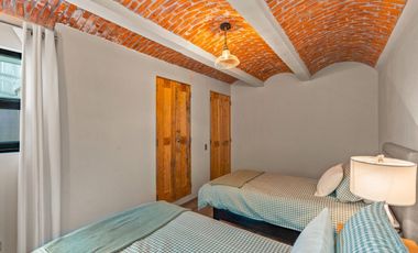 Venta de Casa en Privada en el Centro de San Miguel – Ameublada y Rooftop