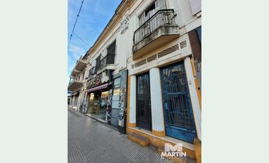 Casa en San Isidro, 5 amb. con patio y terraza. Apto uso comercial.