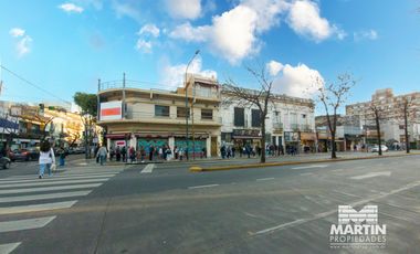 Casa en San Isidro, 5 amb. con patio y terraza. Apto uso comercial.