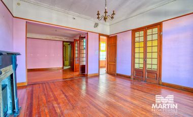 Casa en San Isidro, 5 amb. con patio y terraza. Apto uso comercial.