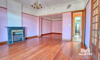 Casa en San Isidro, 5 amb. con patio y terraza. Apto uso comercial.