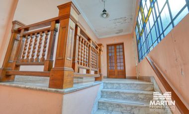 Casa en San Isidro, 5 amb. con patio y terraza. Apto uso comercial.