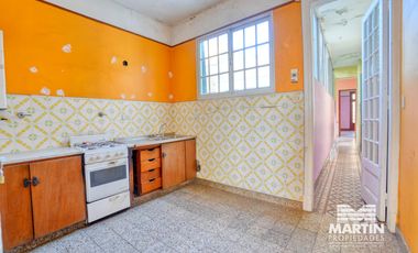 Casa en San Isidro, 5 amb. con patio y terraza. Apto uso comercial.
