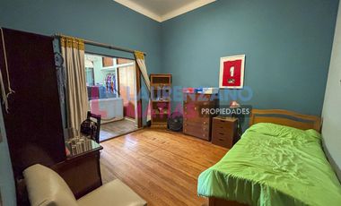 HERMOSA CASA DE 4 AMBIENTES SOBRE LOTE 9.57 X 26.86 - BARRIO DE AGRONOMIA