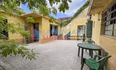 HERMOSA CASA DE 4 AMBIENTES SOBRE LOTE 9.57 X 26.86 - BARRIO DE AGRONOMIA