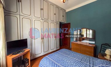 HERMOSA CASA DE 4 AMBIENTES SOBRE LOTE 9.57 X 26.86 - BARRIO DE AGRONOMIA
