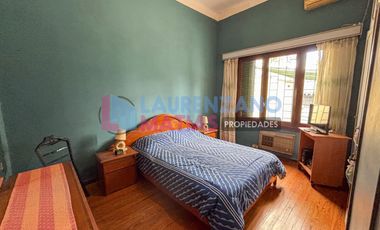 HERMOSA CASA DE 4 AMBIENTES SOBRE LOTE 9.57 X 26.86 - BARRIO DE AGRONOMIA