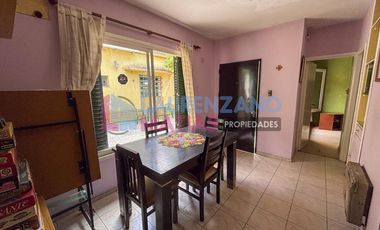 HERMOSA CASA DE 4 AMBIENTES SOBRE LOTE 9.57 X 26.86 - BARRIO DE AGRONOMIA