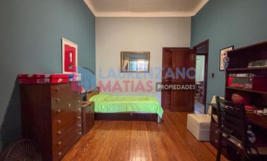 HERMOSA CASA DE 4 AMBIENTES SOBRE LOTE 9.57 X 26.86 - BARRIO DE AGRONOMIA
