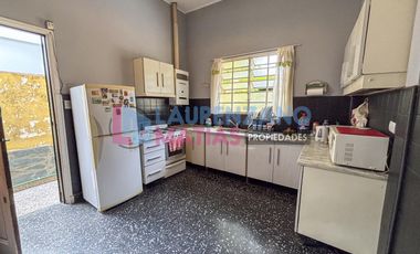 HERMOSA CASA DE 4 AMBIENTES SOBRE LOTE 9.57 X 26.86 - BARRIO DE AGRONOMIA
