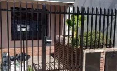 Casa en venta - 2 Dormitorios 2 Baños - 110Mts2 - Ramos Mejía