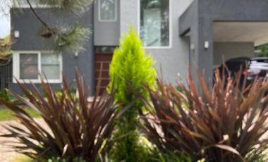 Casa en venta - 4 Dormitorios 3 Baños - Cochera - 1.320Mts2 - La Plata