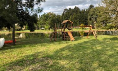 Casa en venta - 4 Dormitorios 3 Baños - Cochera - 1.320Mts2 - La Plata