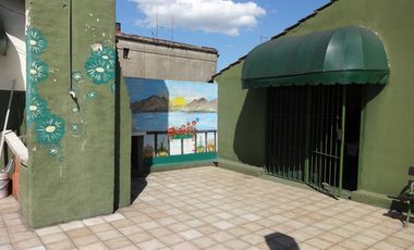 Casa ideal 2 familias, 6 ambientes con cochera y terraza, y 3 ambientes-en venta