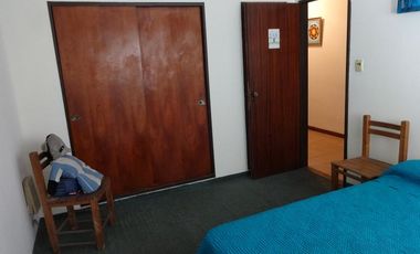Casa ideal 2 familias, 6 ambientes con cochera y terraza, y 3 ambientes-en venta