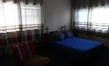 Casa ideal 2 familias, 6 ambientes con cochera y terraza, y 3 ambientes-en venta