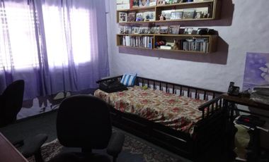 Casa ideal 2 familias, 6 ambientes con cochera y terraza, y 3 ambientes-en venta