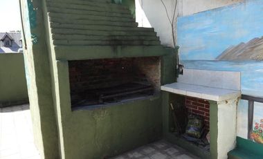 Casa ideal 2 familias, 6 ambientes con cochera y terraza, y 3 ambientes-en venta