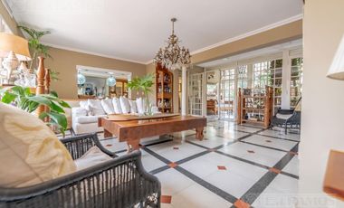 Casa refaccionada en venta  de 5 dormitorios en Martinez
