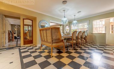 Casa refaccionada en venta  de 5 dormitorios en Martinez