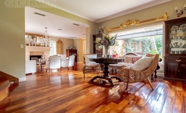 Casa refaccionada en venta  de 5 dormitorios en Martinez