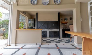 Casa refaccionada en venta  de 5 dormitorios en Martinez