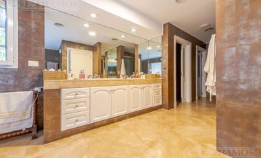 Casa refaccionada en venta  de 5 dormitorios en Martinez