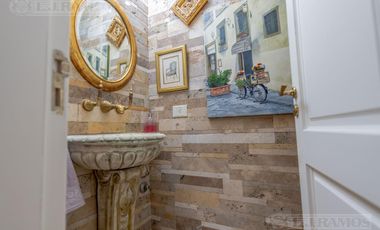 Casa refaccionada en venta  de 5 dormitorios en Martinez