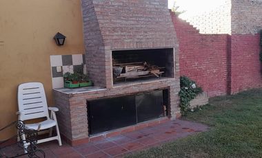 VENTA CASA 2 DORMITORIOS EN VILLA DIEGO AL 400