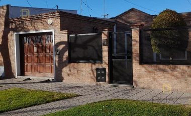 VENTA CASA 2 DORMITORIOS EN VILLA DIEGO AL 400