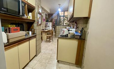 Departamento en venta 4 amb + dependencia + cochera y baulera