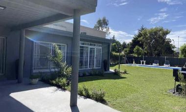 Casa en venta  - 2 Dormitorios 1 Baño - Cochera - 600Mts2 - Florencio Varela
