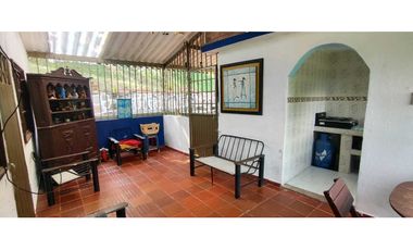 Venta de casalote de 410 M2 en 280 mill neg, se recibe vehículo