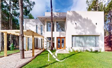 Casa en venta en Pinamar Barrio Pioneros seguridad 24hs