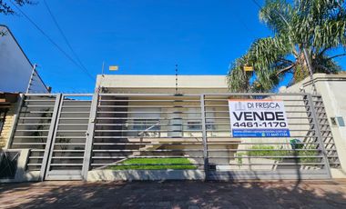 CASA 4 AMB. AMPLIOS CON QUINCHO Y PARQUE