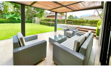 VENTA CASA EN EL POBLADO EL TESORO 456MTS