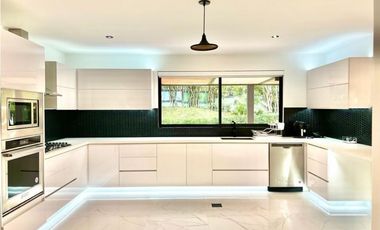 VENTA CASA EN EL POBLADO EL TESORO 456MTS