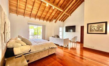 VENTA CASA EN EL POBLADO EL TESORO 456MTS