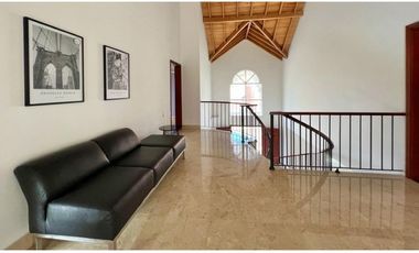 VENTA CASA EN EL POBLADO EL TESORO 456MTS