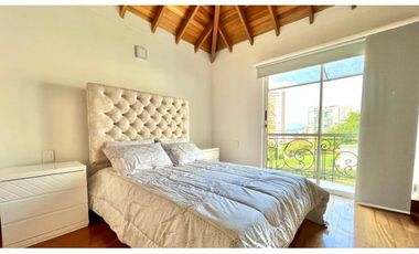 VENTA CASA EN EL POBLADO EL TESORO 456MTS