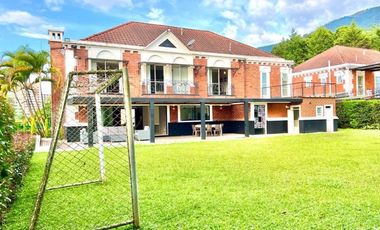 VENTA CASA EN EL POBLADO EL TESORO 456MTS