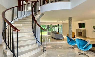 VENTA CASA EN EL POBLADO EL TESORO 456MTS