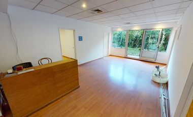 Venta de oficina en planta baja en San Isidro