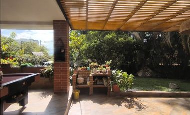 Venta de casa en el Poblado- cerca al centro comercial El Tesoro