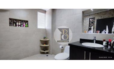 VENTA DE CASA DE TRES NIVELES BARRIO LOS HELECHOS YOPAL.