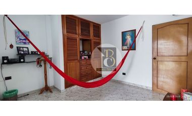 VENTA DE CASA DE TRES NIVELES BARRIO LOS HELECHOS YOPAL.
