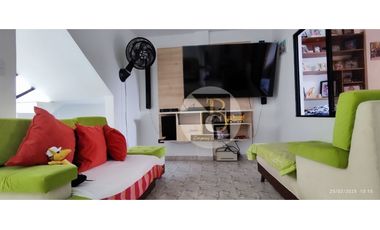 VENTA DE CASA DE TRES NIVELES BARRIO LOS HELECHOS YOPAL.
