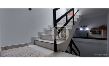 VENTA DE CASA DE TRES NIVELES BARRIO LOS HELECHOS YOPAL.